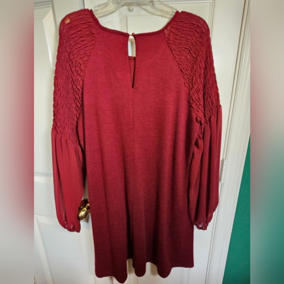 Luxology Bell Sleeved Midi Dress - Picture 4 of 9